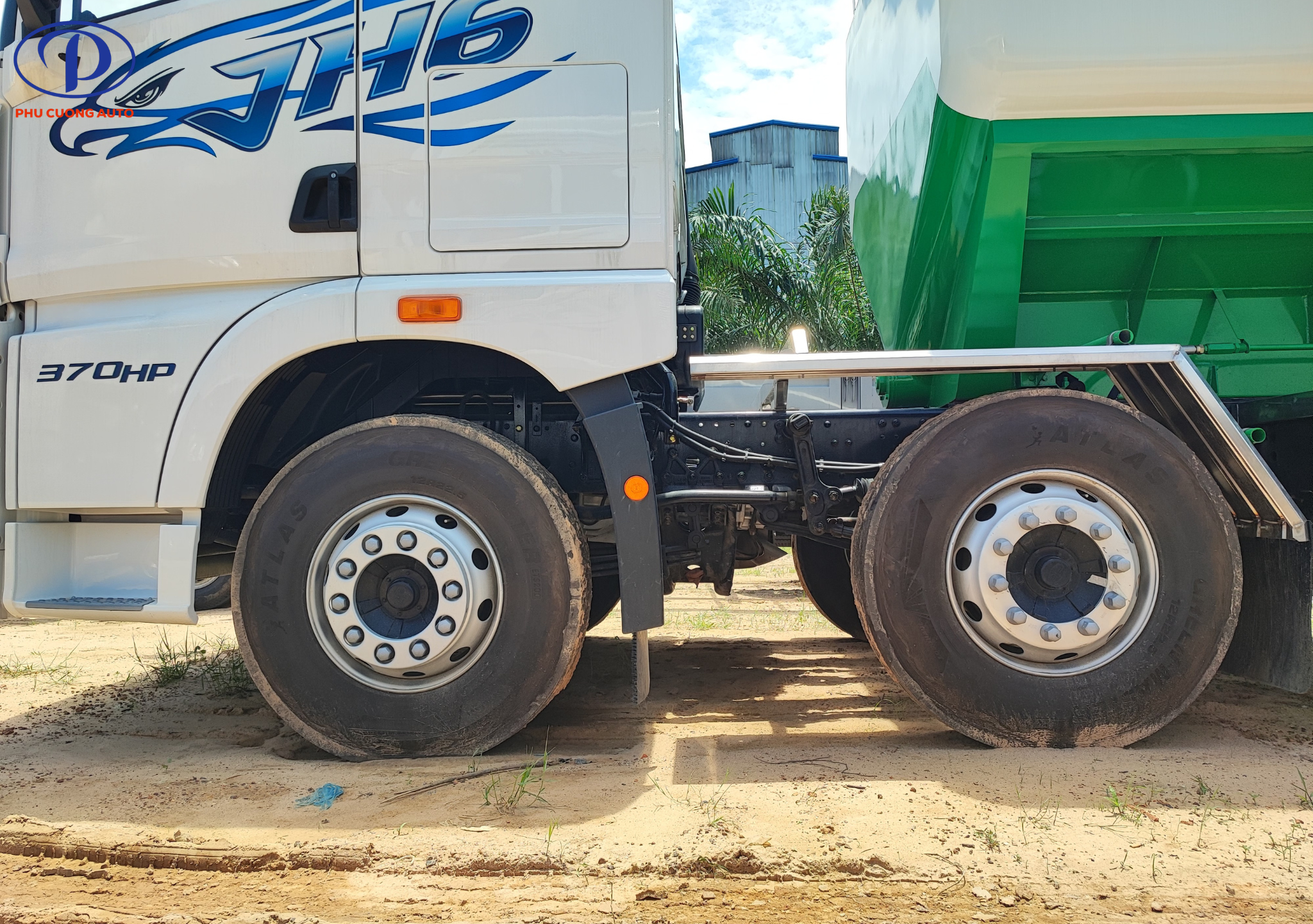 lốp xe bồn cám trục vít faw jh6 4 chân