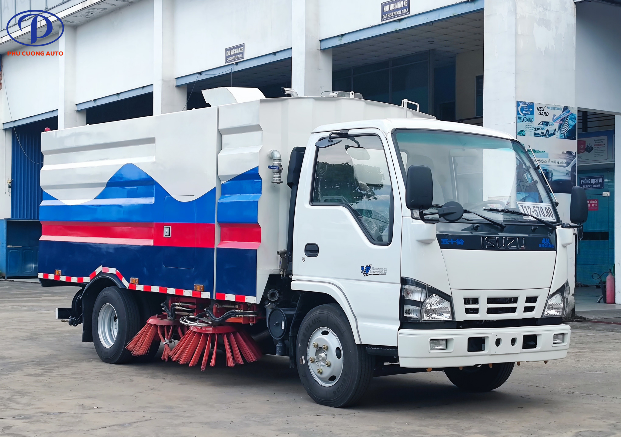 ngoại thất xe quét đường hút bụi isuzu 6.5 khối 