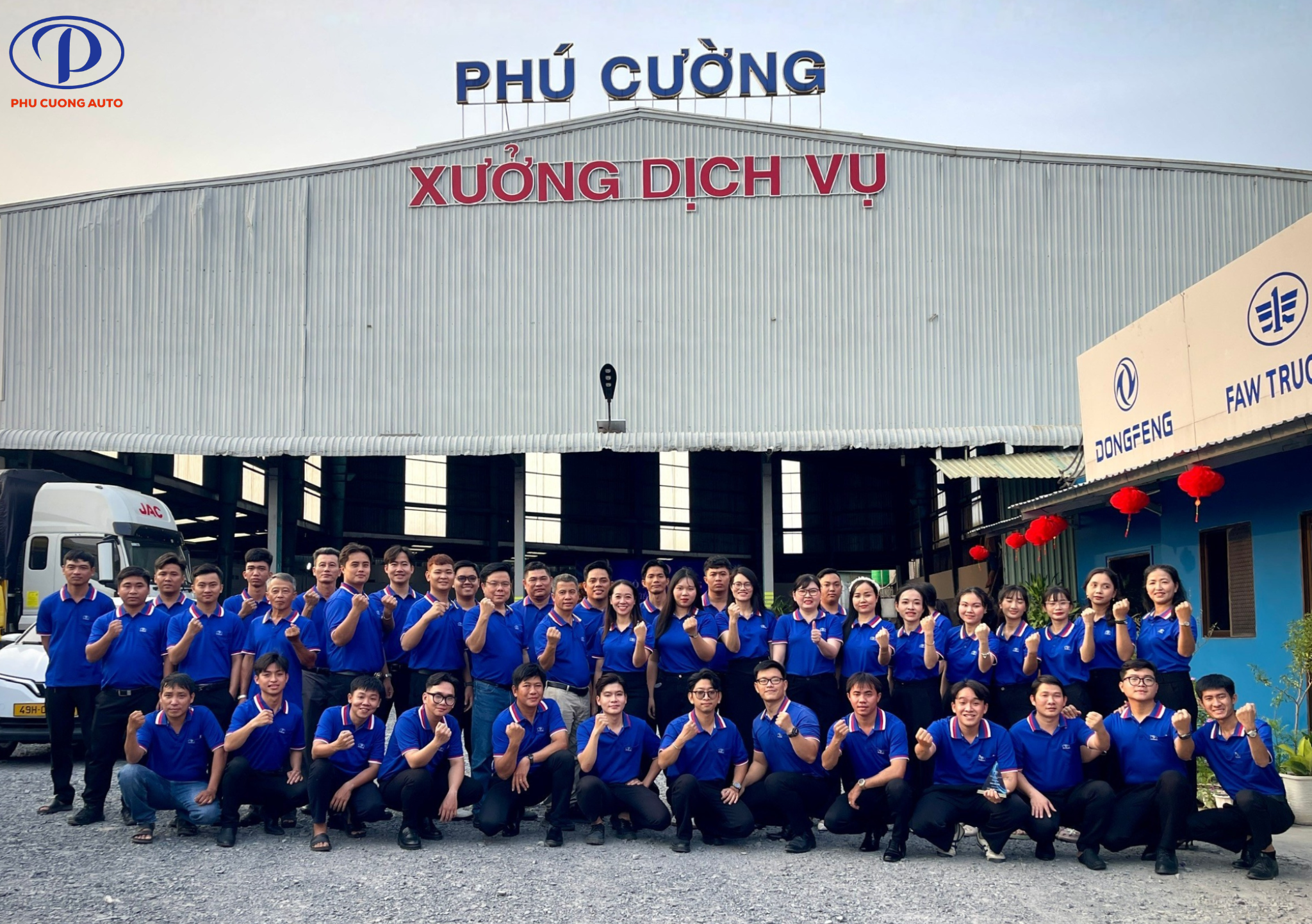 tập thể nhân viên ô tô phú cường 