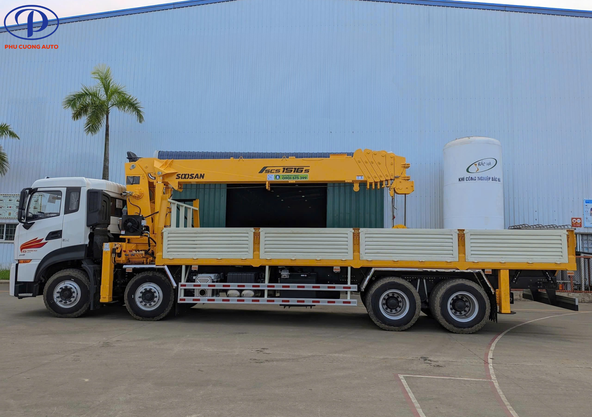 cẩu soosan 15 tấn gắn trên xe dongfeng 4 chân