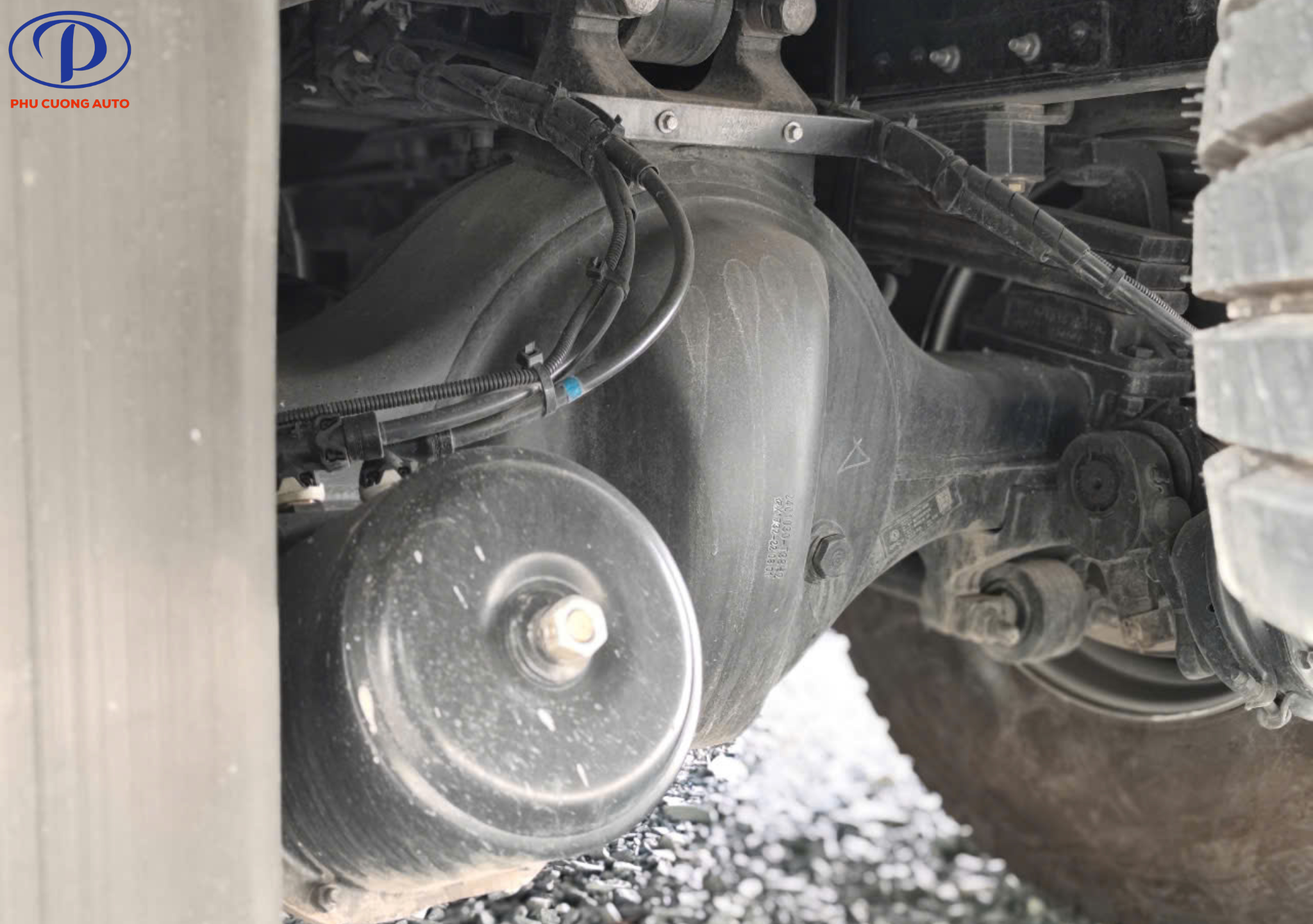 khung gầm xe cẩu tự hành dongfeng 3 chân