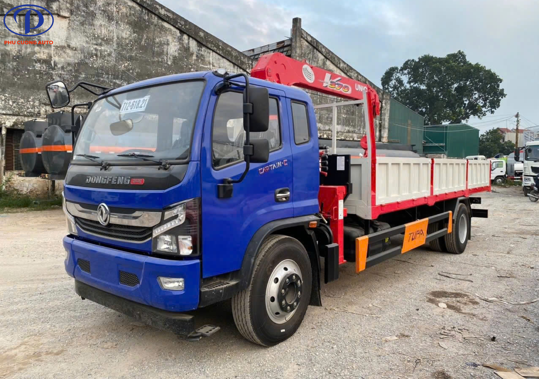 xe tải dongfeng captain c gắn cẩu unic 3 tấn 