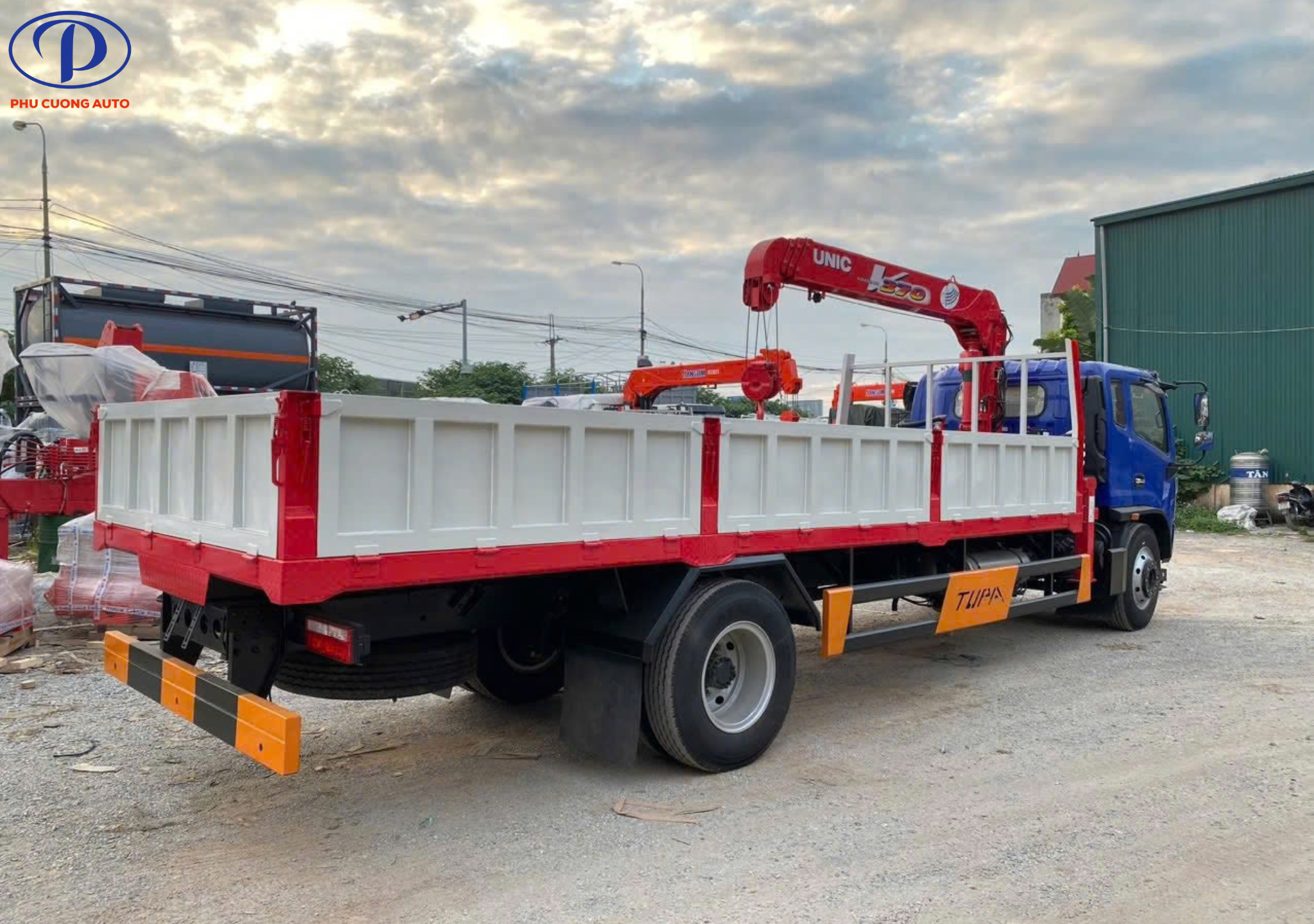 thùng xe tải dongfeng captain c gắn cẩu 
