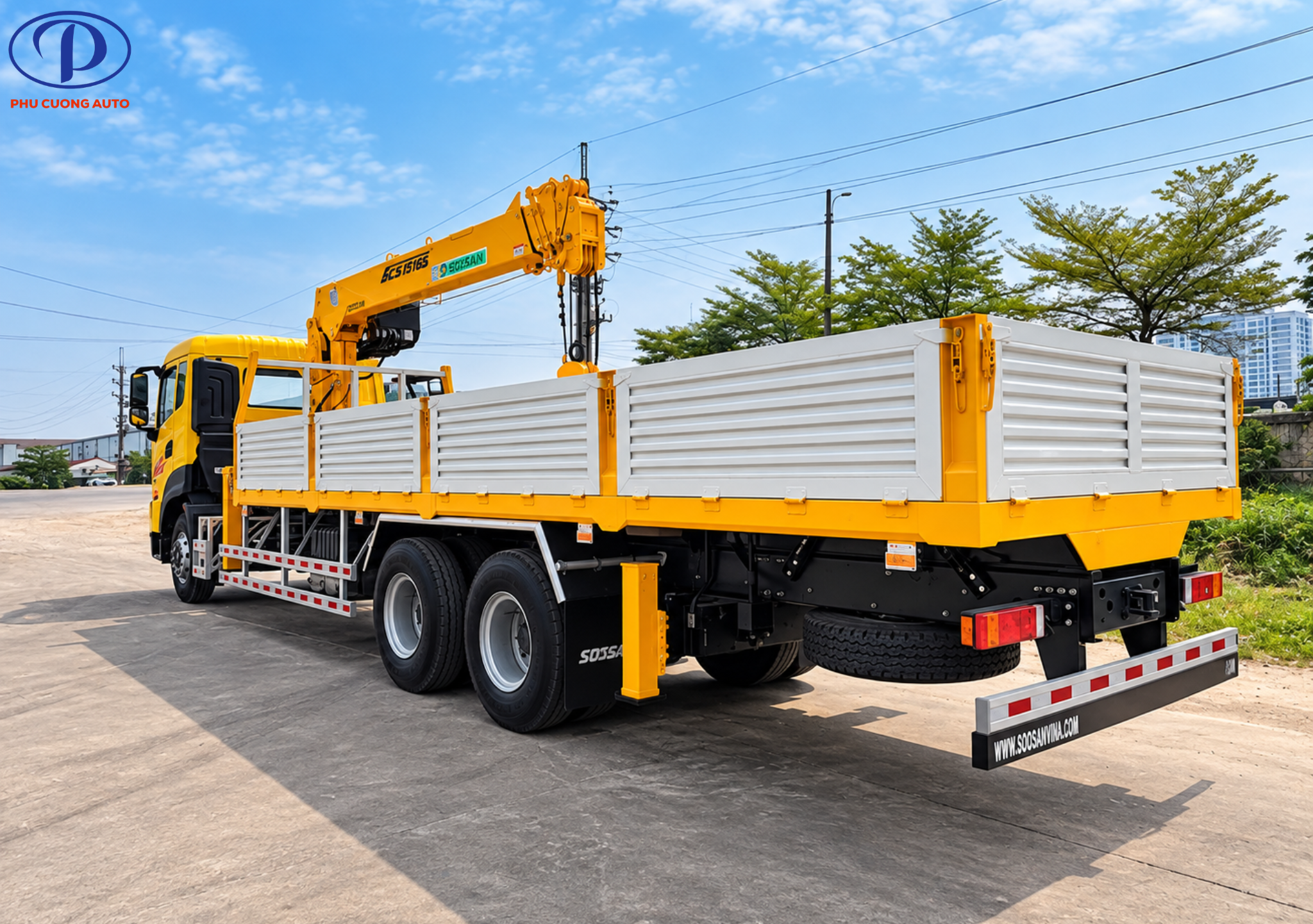 thùng hàng xe cẩu tự hành dongfeng 3 chân