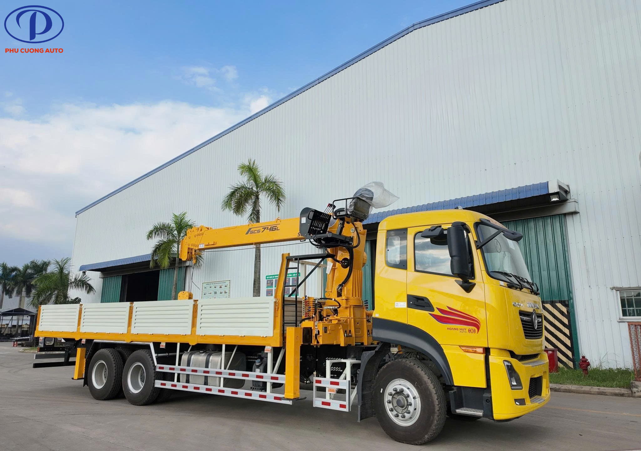 xe cẩu tự hành dongfeng 3 chân cẩu soosan 8 tấn