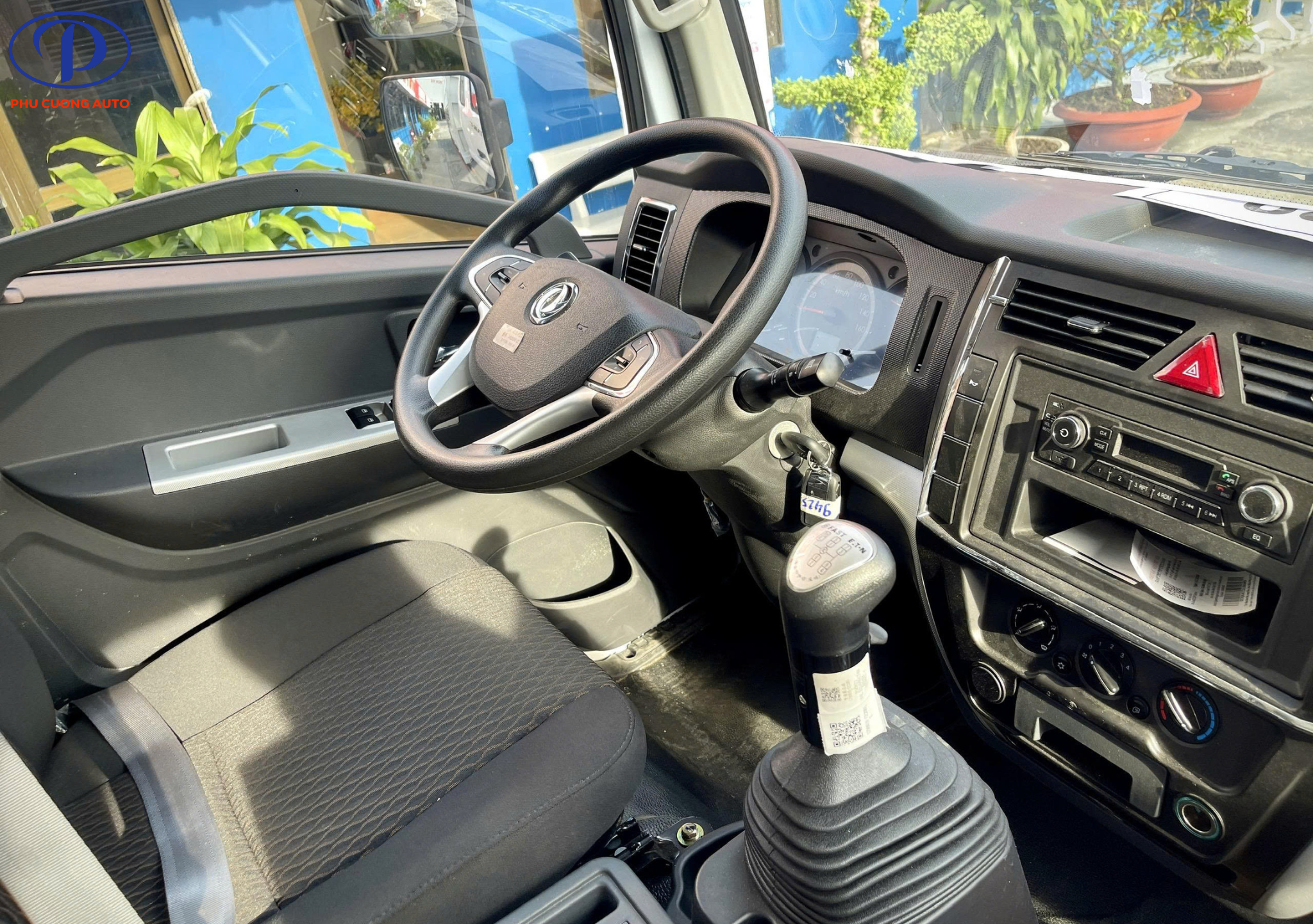 nội thất xe cẩu dongfeng captain c 3 tấn 