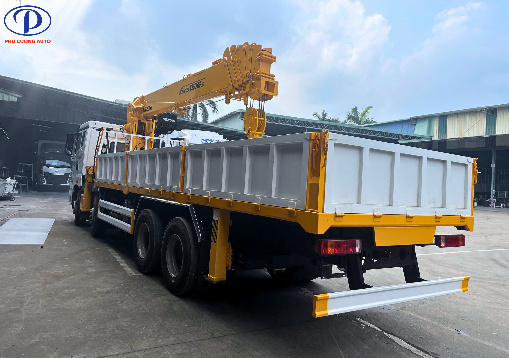 thùng hàng xe cẩu faw jh6 4 chân soosan 15 tấn 