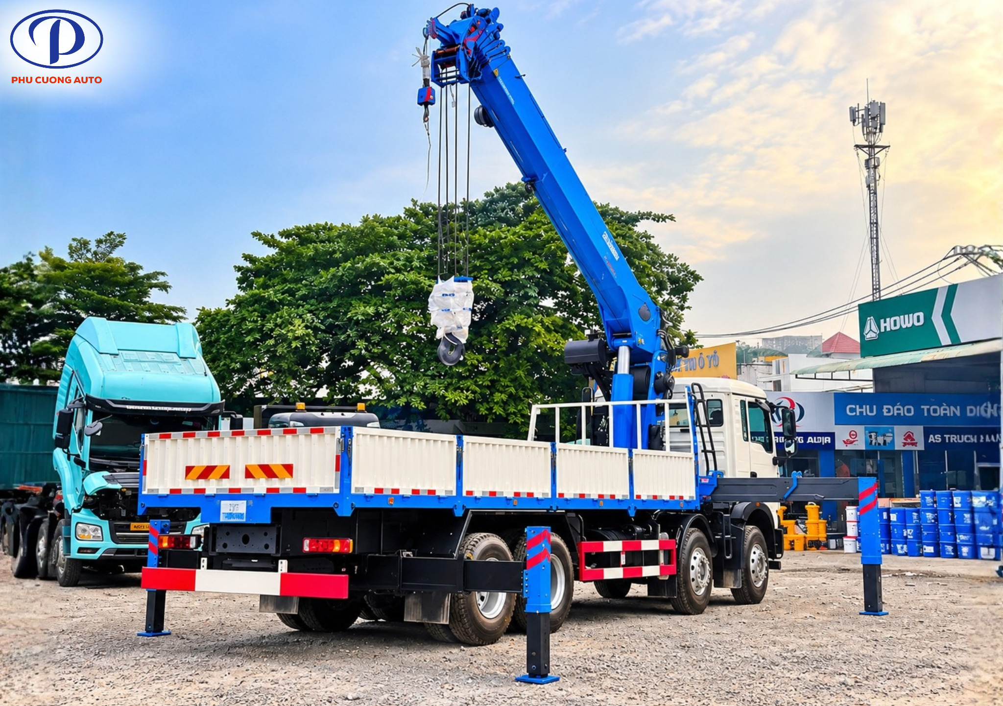 tải trọng cẩu xcmg gắn trên xe howo 4 chân 