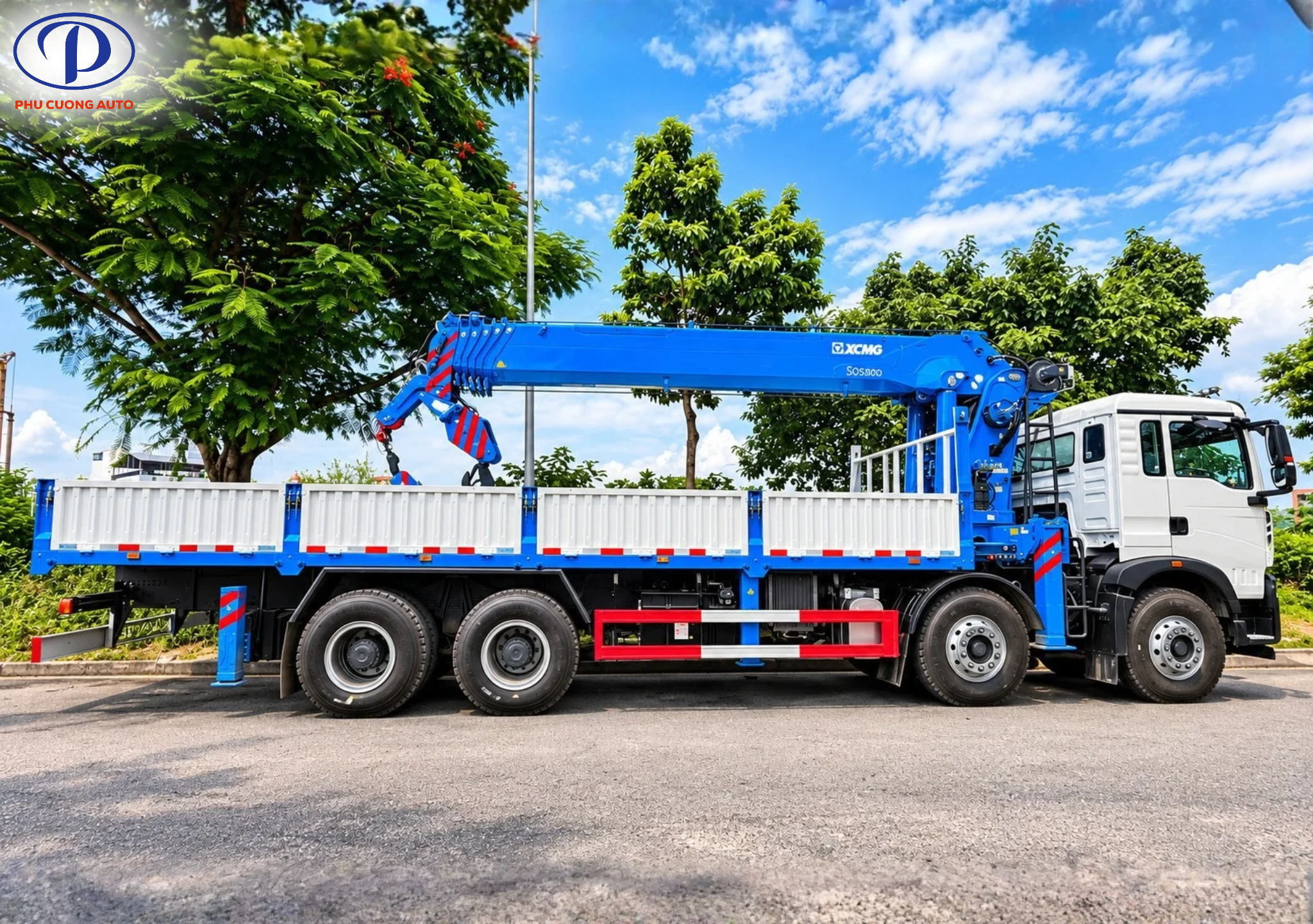 xe cẩu tự hành howo 4 chân 
