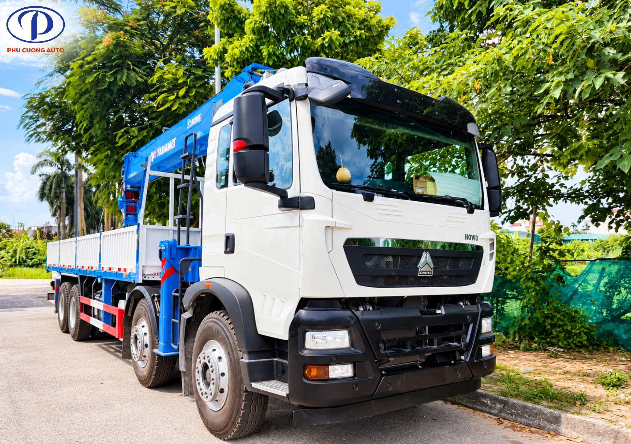ngoại thất xe cẩu tự hành 4 chân howo tx350